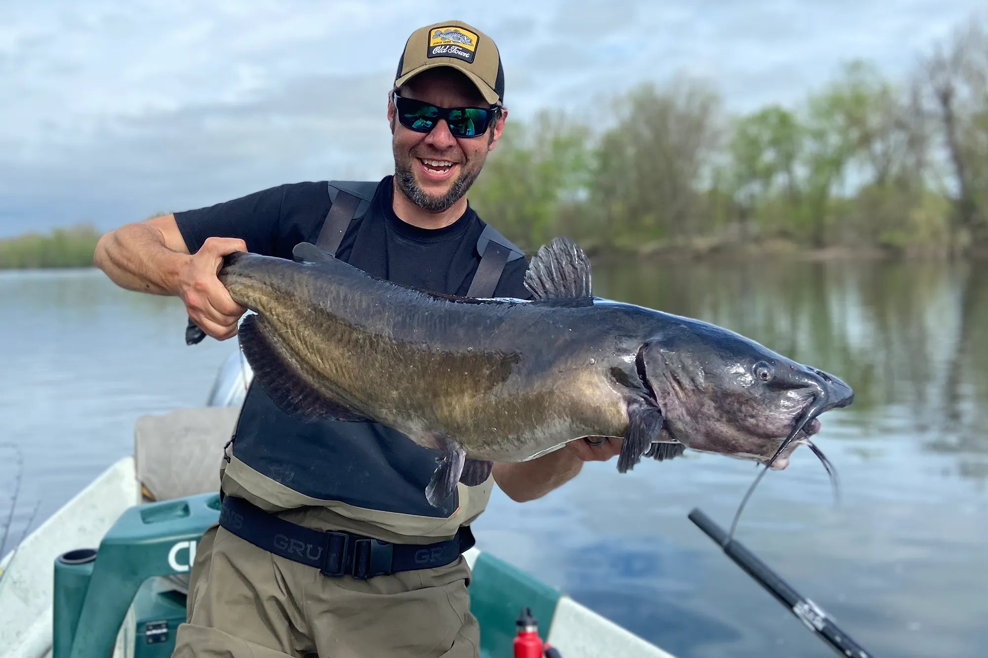 Revolutionizing Catfish Night Fishing: The Science Behind Tcoedm's Glow-Coated Panels